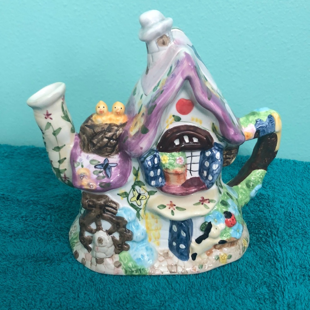 O L R Whimsical Cottage Teapot